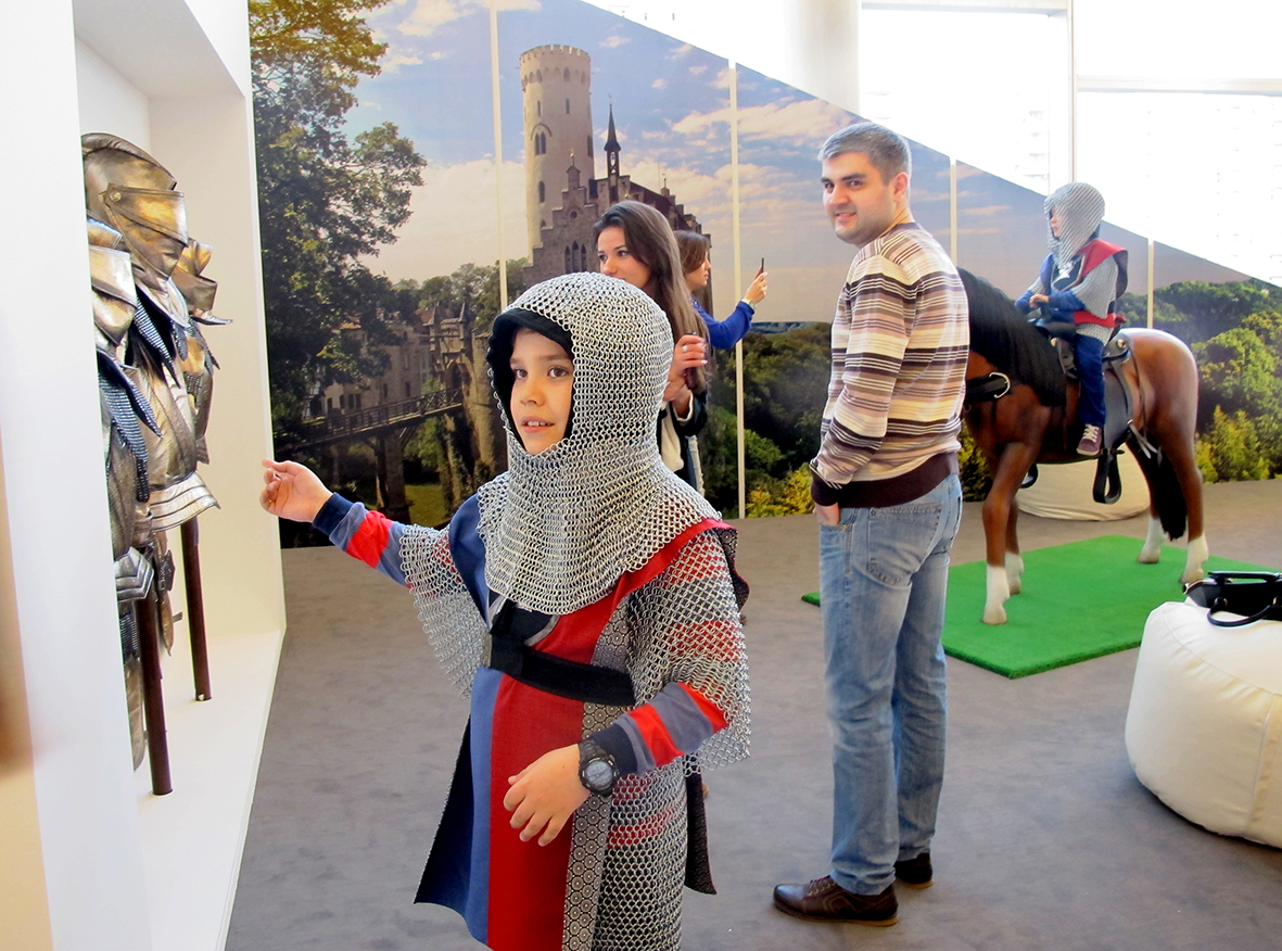 Interaktivzone, Ausstellung "Arms and Armour", Baku, Foto: © Tina Handl